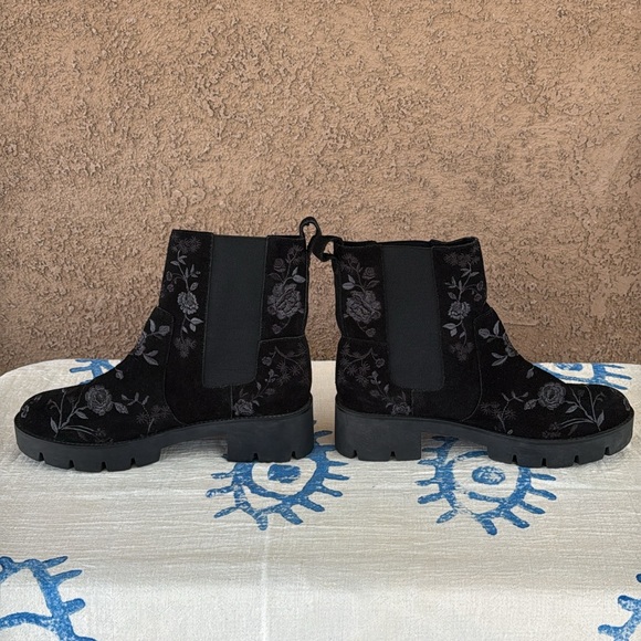 Johnny Was Vixie Chelsea Lug Boots - Picture 3 of 17